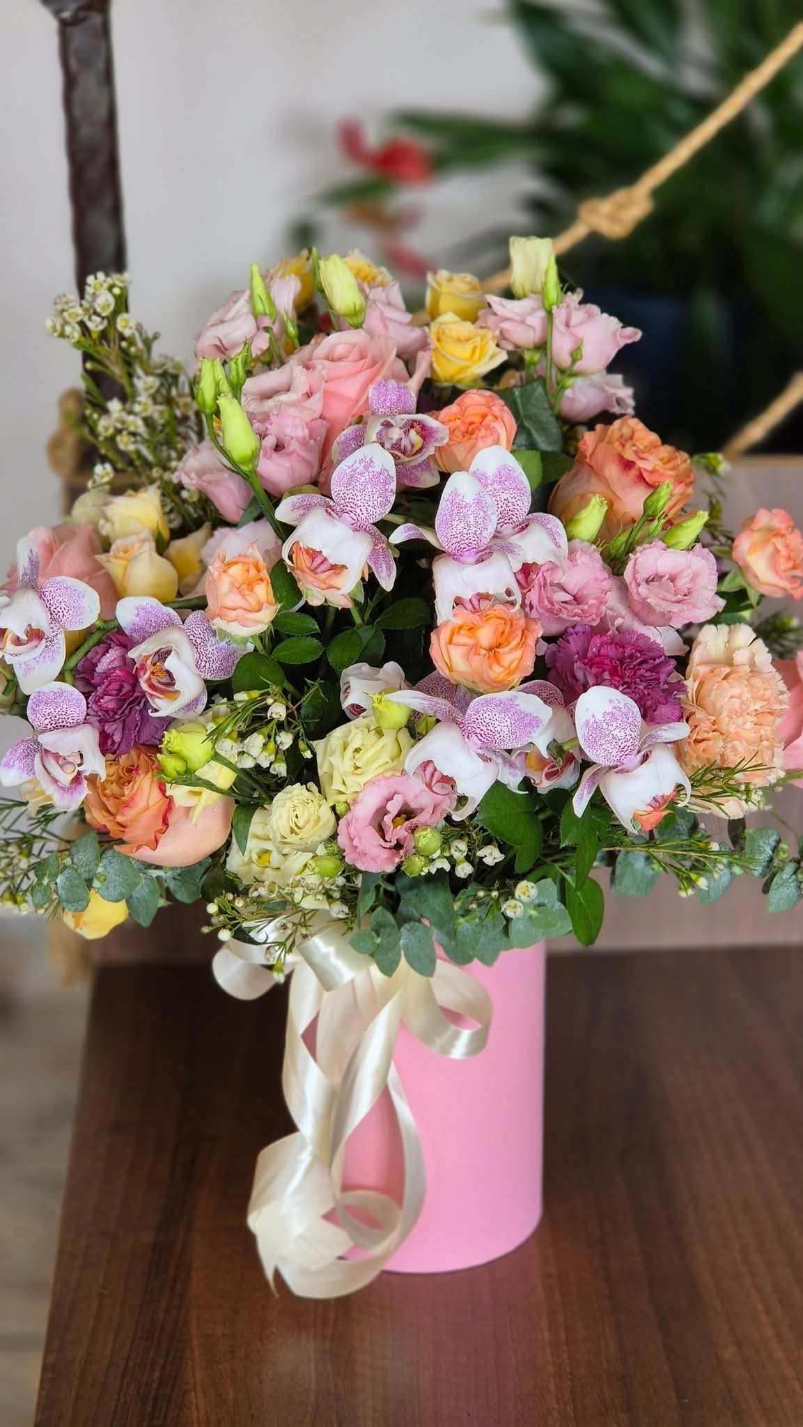 Buchet pastel in vaza roz.